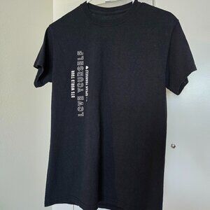official bts world tour love yourself speak yourself merch t-shirt Size Small